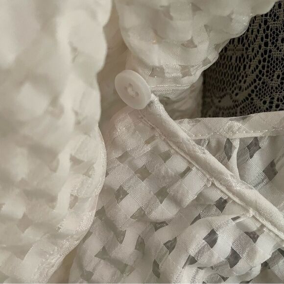 Levi’s Delilah Windowpane Wrap Top Size Medium - Picture 5 of 10